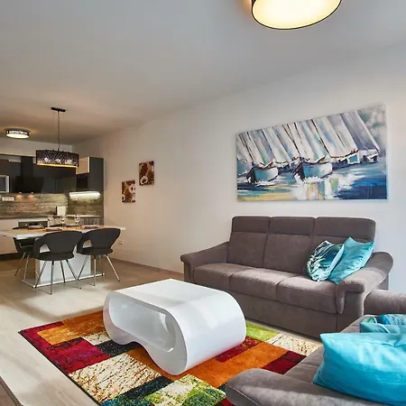 Azur - Hostaid Apartmán *